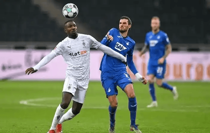 德甲冲欧生死卡位战!霍芬海姆VS门兴前瞻:主场4连胜碾压VS残阵阻击,比分预测锁定2-3球