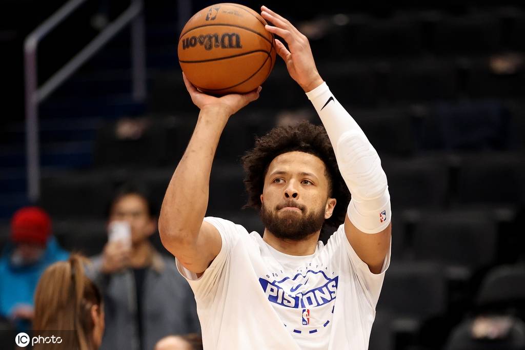 Shams:活塞队内对坎宁安4月中复出征战季后赛抱有期待