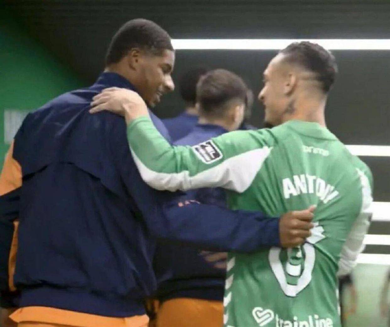 拉什福德摊牌!维拉报价没用,曼联1700万难题无解,他只想留在巴萨